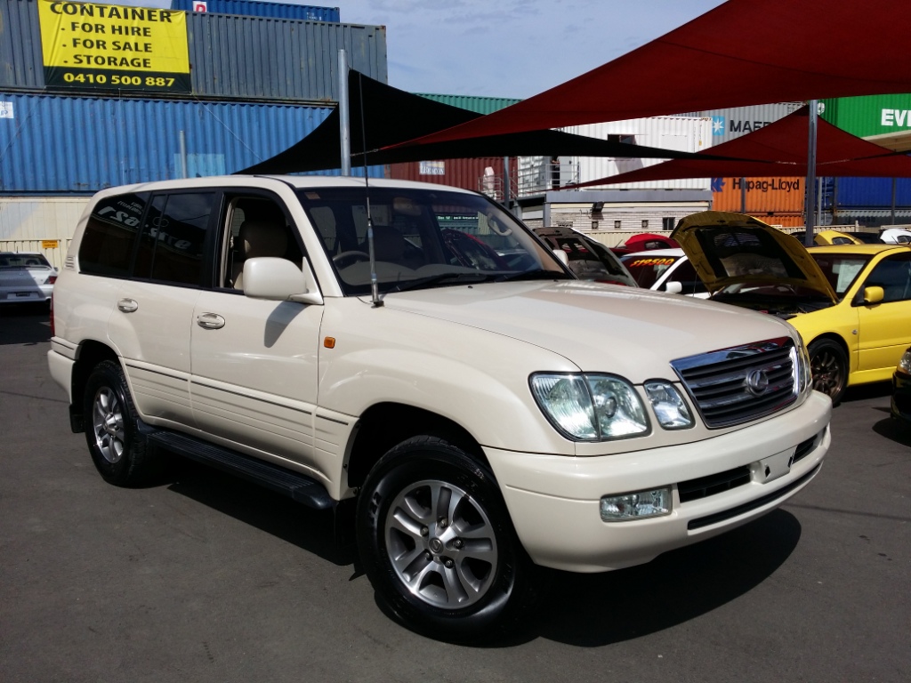 2004 LEXUS LX470